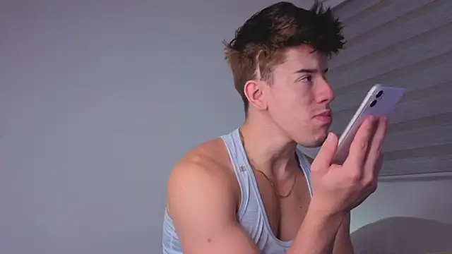 maxxcooper1 online show from 12/19/25, 04:41