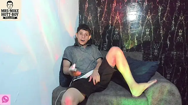 Mrs-mike-hott-boy online show from 12/14/25, 03:45