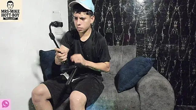 Mrs-mike-hott-boy online show from 12/16/25, 03:44