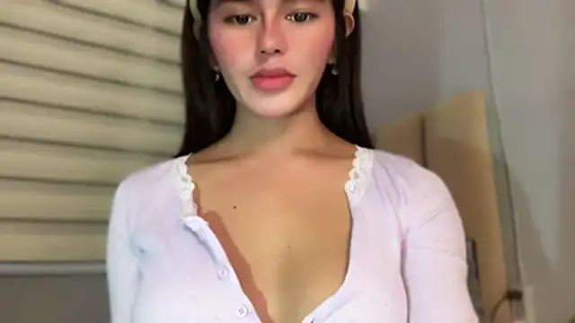 Snapshot of Annedee_ chatting on 12/16/25, 04:45 Annedee online show from 12/16/25, 04:45