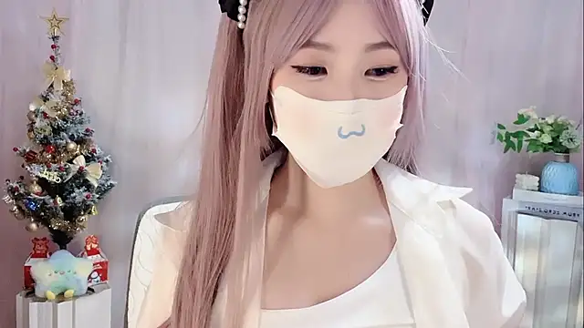 Snapshot of Pinkgirl520 chatting on 12/15/25, 07:34 Pinkgirl520 online show from 12/15/25, 07:34