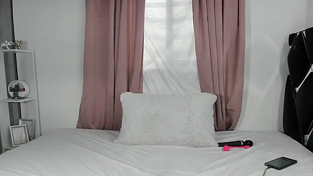Annyeliz online show from 06/09/26, 07:03