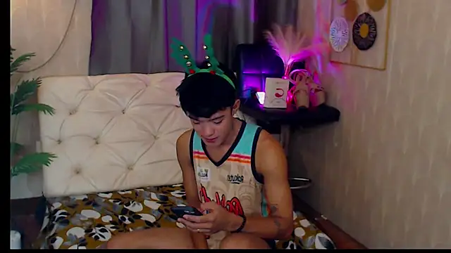 Snapshot of robin_hotcummerx chatting on 12/15/25, 05:34 robin hotcummerx online show from 12/15/25, 05:34