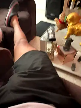 Snapshot of Croppedsex chatting on 12/16/25, 05:29 Croppedsex online show from 12/16/25, 05:29