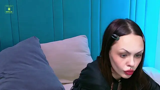 Snapshot of MonicaHoffman chatting on 12/17/25, 03:40 MonicaHoffman online show from 12/17/25, 03:40