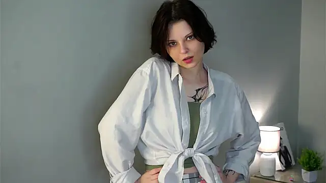 Snapshot of SharylOrbin chatting on 12/17/25, 12:05 SharylOrbin online show from 12/17/25, 12:05