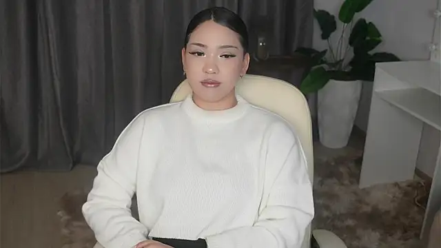 AyannaMilian online show from 12/19/25, 09:27