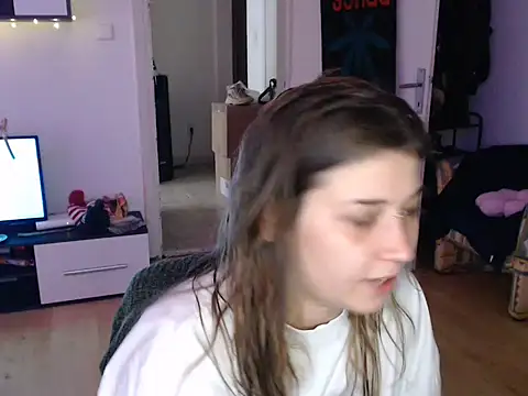 Snapshot of AlienforTwenty chatting on 12/16/25, 01:16 AlienforTwenty online show from 12/16/25, 01:16