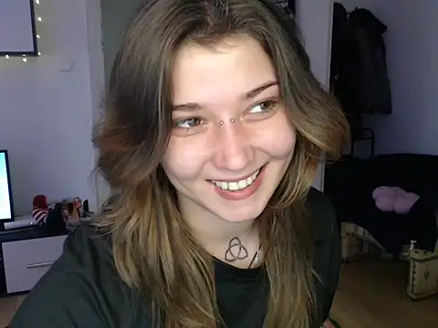 Snapshot of AlienforTwenty chatting on 12/17/25, 09:04 AlienforTwenty online show from 12/17/25, 09:04