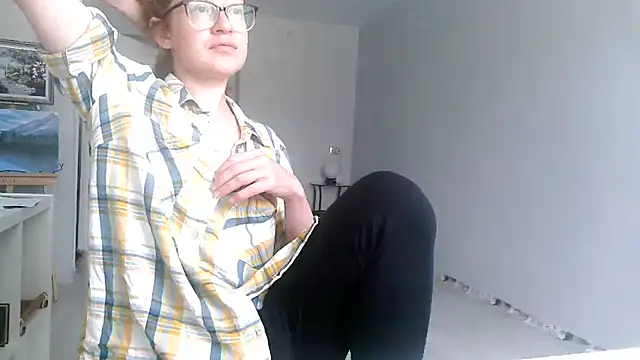 Snapshot of Alice_newhome chatting on 06/20/26, 09:45 Alice newhome online show from 06/20/26, 09:45