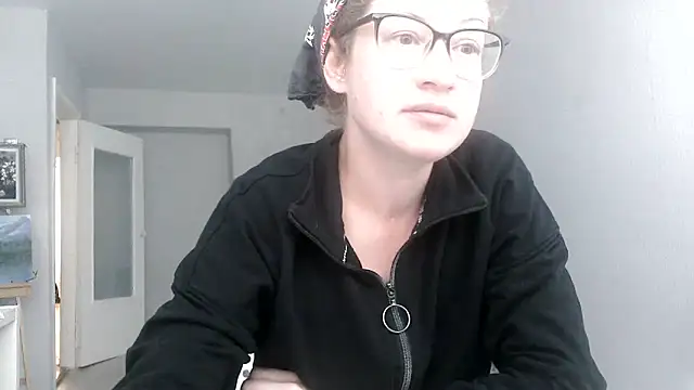 Snapshot of Alice_newhome chatting on 06/21/26, 01:24 Alice newhome online show from 06/21/26, 01:24