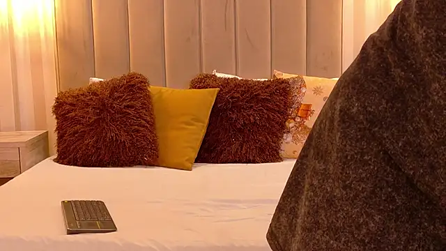 danielamilles online show from 01/15/26, 01:37