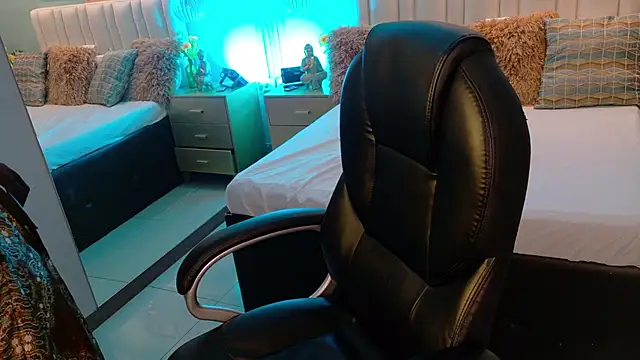 danielamilles online show from 02/24/26, 04:43