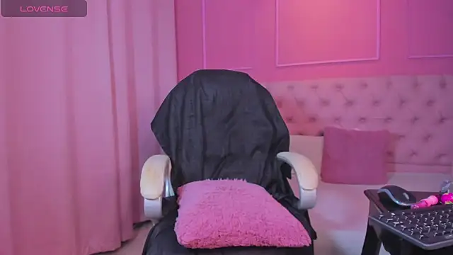 Snapshot of Jaddy_lol chatting on 02/15/26, 08:35 Jaddy lol online show from 02/15/26, 08:35