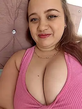 Snapshot of MMia_18 chatting on 12/14/25, 02:33 MMia 18 online show from 12/14/25, 02:33