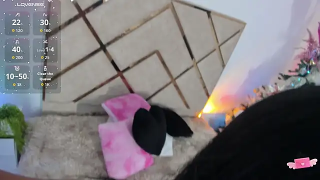 queenie staar online show from 12/19/25, 08:05