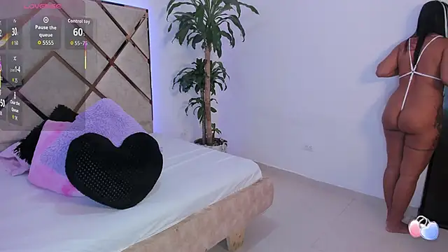 queenie staar online show from 02/22/26, 09:24