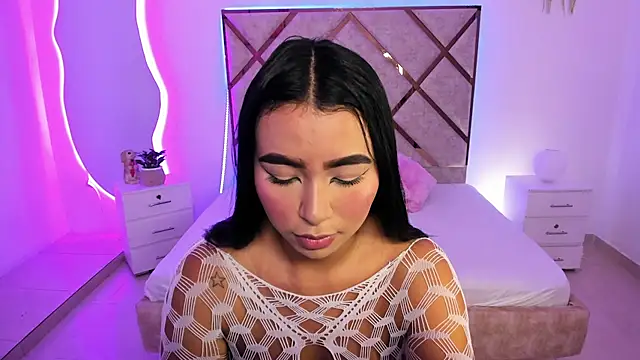 queenie staar online show from 03/10/26, 08:36