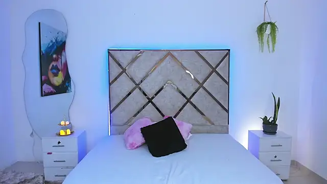 queenie staar online show from 03/18/26, 07:39