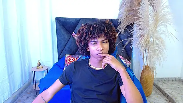 angelll18  online show from 04/21/26, 08:44