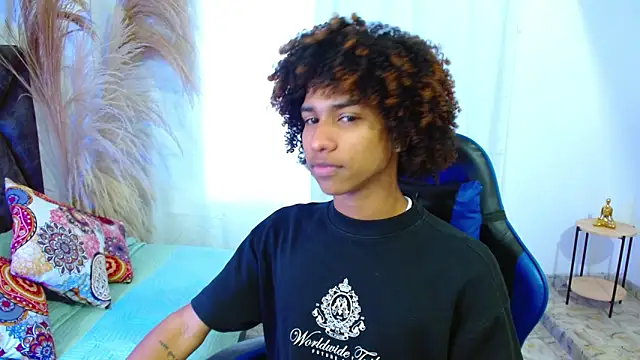 angelll18  online show from 04/23/26, 08:33