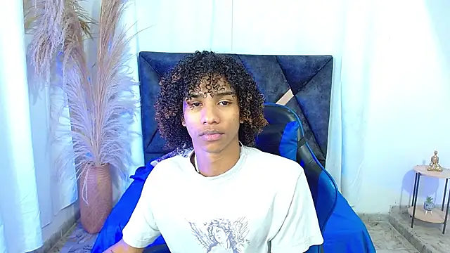 angelll18  online show from 06/09/26, 08:31