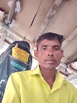 Snapshot of Akash32y chatting on 12/17/25, 08:31 Akash32y online show from 12/17/25, 08:31