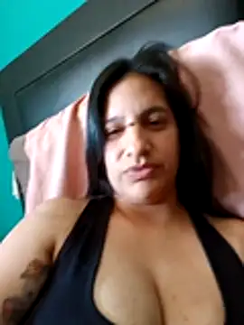 julietaloovee online show from 12/17/25, 07:31