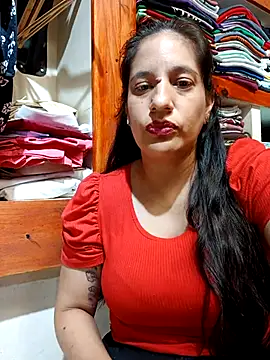 julietaloovee online show from 02/18/26, 01:29