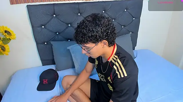 Snapshot of Antoniio_miller chatting on 12/16/25, 12:54 Antoniio miller online show from 12/16/25, 12:54