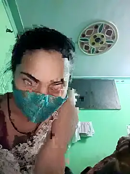 Snapshot of anzel33 chatting on 12/15/25, 04:44 anzel33 online show from 12/15/25, 04:44