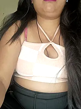 Snapshot of meeriya chatting on 12/16/25, 07:08 meeriya online show from 12/16/25, 07:08