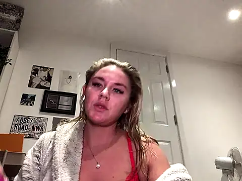 Snapshot of Golidelovee chatting on 12/16/25, 08:14 Golidelovee online show from 12/16/25, 08:14