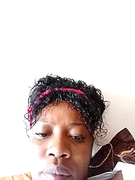 Snapshot of slendabynature chatting on 12/17/25, 09:26 slendabynature online show from 12/17/25, 09:26