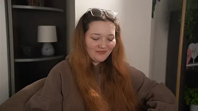 Snapshot of CarlitaWyler chatting on 12/14/25, 12:10 CarlitaWyler online show from 12/14/25, 12:10