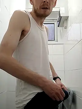 Snapshot of CrookedBunk3527 chatting on 12/15/25, 09:35 CrookedBunk3527 online show from 12/15/25, 09:35