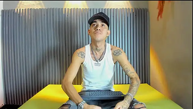 Snapshot of AYALA_TATTOO chatting on 12/16/25, 07:41 AYALA TATTOO online show from 12/16/25, 07:41