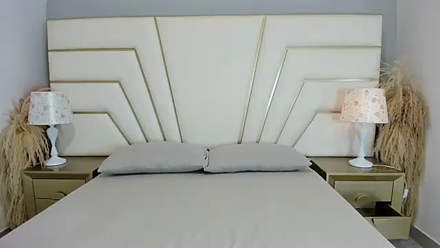 Zara Vidal online show from 12/20/25, 12:29