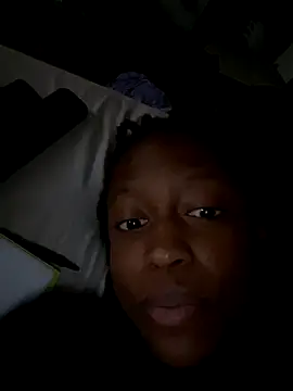 Snapshot of LauraAurora chatting on 12/13/25, 10:26 LauraAurora online show from 12/13/25, 10:26