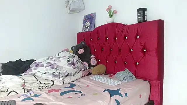 Snapshot of Cristal_Very_Dirty chatting on 12/18/25, 05:13 Cristal Very Dirty online show from 12/18/25, 05:13