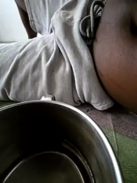 Snapshot of b12sri chatting on 12/14/25, 05:02 b12sri online show from 12/14/25, 05:02