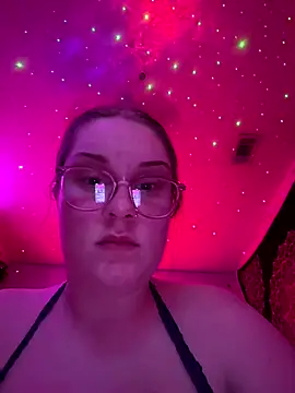 Snapshot of Paige-124 chatting on 12/16/25, 08:08 Paige-124 online show from 12/16/25, 08:08