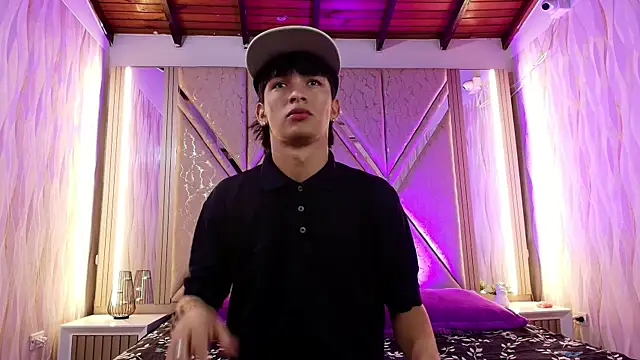 Skinny boyx online show from 12/15/25, 01:15