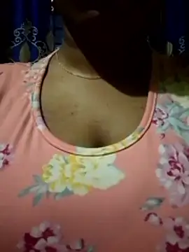 Queen-Tisha-Moni online show from 12/20/25, 04:19