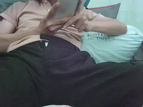 Snapshot of Huybin99 chatting on 02/13/26, 06:53 Huybin99 online show from 02/13/26, 06:53