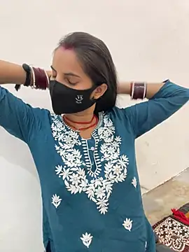 Pooja Love143 online show from 05/18/26, 03:13