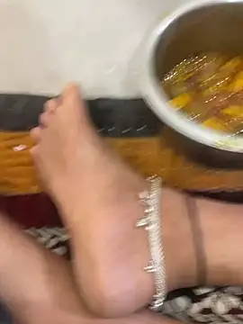Pooja Love143 online show from 05/18/26, 04:07