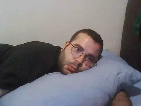 Snapshot of kkadam1 chatting on 12/15/25, 01:26 kkadam1 online show from 12/15/25, 01:26