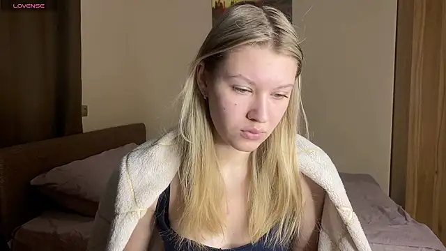 SkyeDavis online show from 02/04/26, 06:36