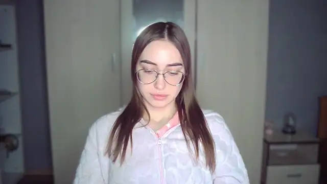 Snapshot of EllaWalker__ chatting on 12/15/25, 01:04 EllaWalker online show from 12/15/25, 01:04